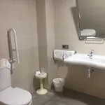 Pirineos בית הארחה 2*