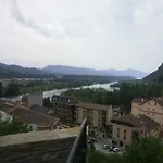 Konukevi Pirineos 2*