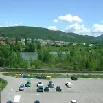 Konukevi Pirineos 2*