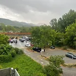 게스트하우스 Pirineos