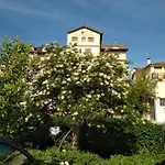 Pirineos בית הארחה אינסה