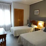 Pirineos Konukevi Aínsa