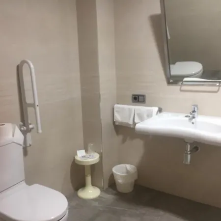 Pirineos Πανσιόν 2*