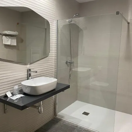 Pirineos Πανσιόν 2*