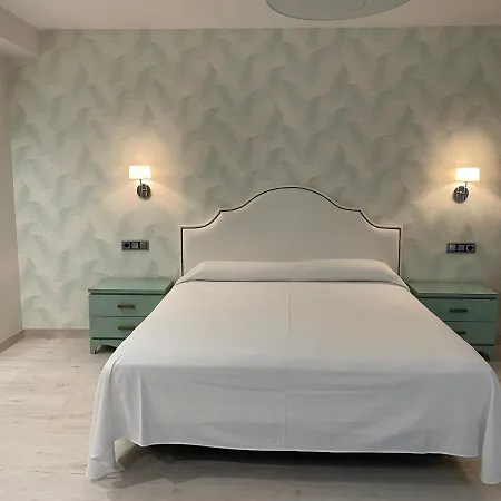 Πανσιόν Pirineos 2*