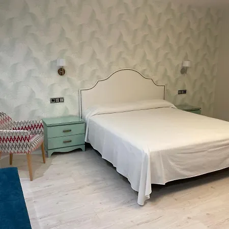 Πανσιόν Pirineos Aínsa