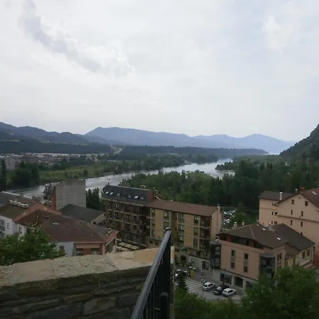 بيت ضيافة Pirineos 2*
