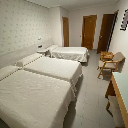 Pirineos Πανσιόν