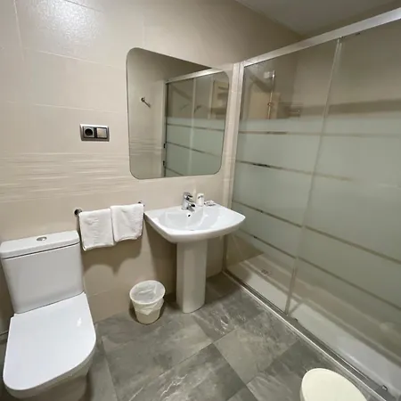 Pirineos Πανσιόν 2*