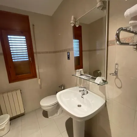 Πανσιόν Pirineos 2*