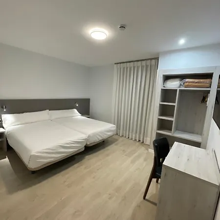 Pirineos Гостевой дом 2*