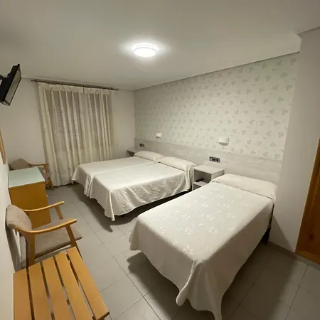 Pirineos Гостевой дом 2*