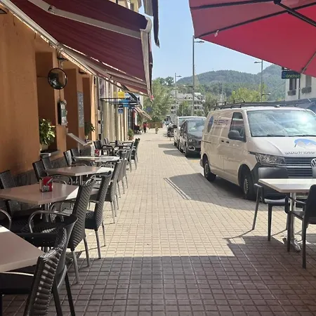 Pirineos Гостевой дом