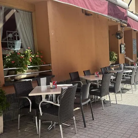 Pirineos Πανσιόν