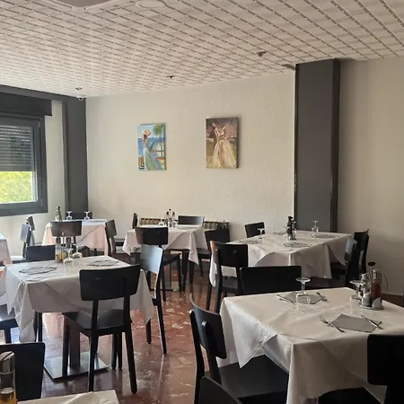 Pirineos Πανσιόν