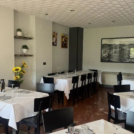 Πανσιόν Pirineos Aínsa