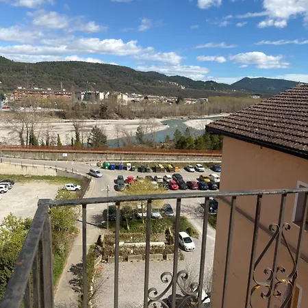 Pirineos بيت ضيافة