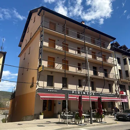 Pirineos بيت ضيافة Aínsa