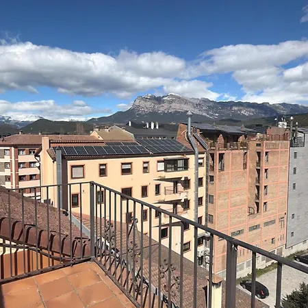 Pirineos بيت ضيافة 2*