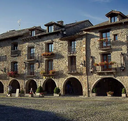 Pirineos Πανσιόν