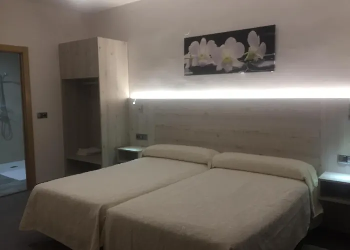 Pirineos 2* אינסה