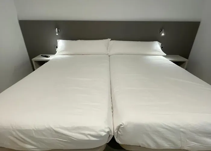 Pirineos בית הארחה אינסה