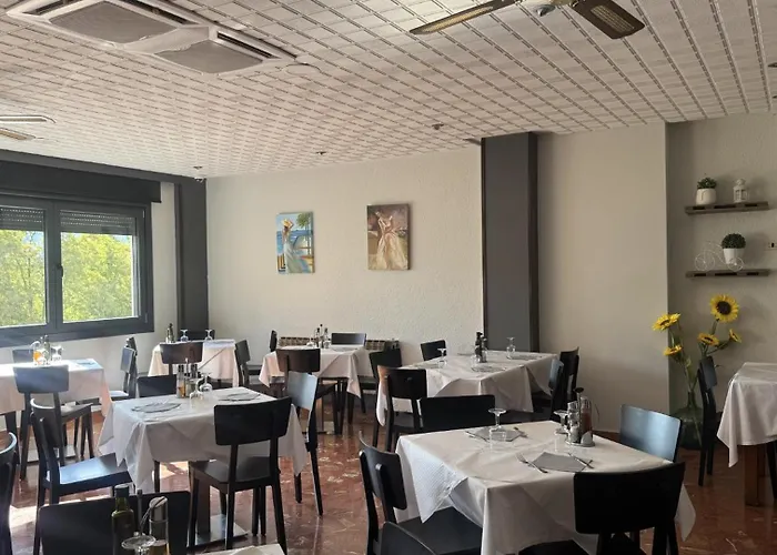 Pirineos בית הארחה אינסה