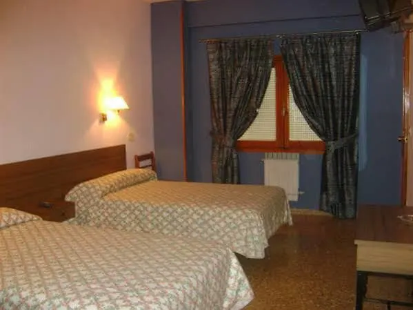 Pirineos 2* אינסה